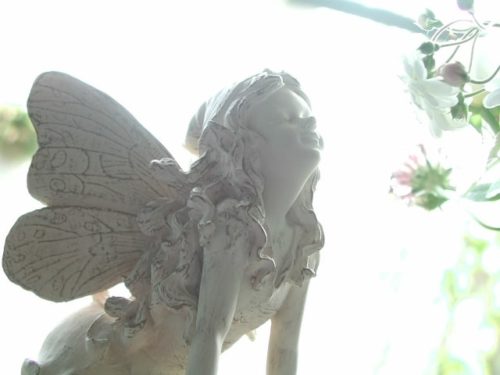 香りをかぐ天使